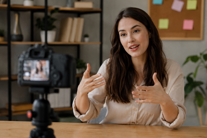 20 AI Prompts to Generate Strong Video Hooks