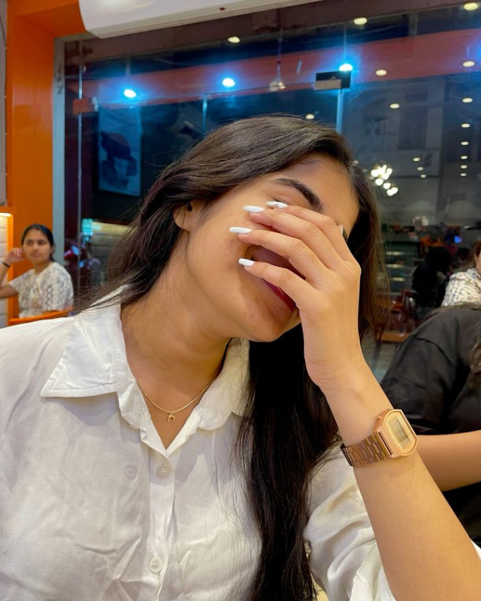 Cute Instagram Hidden Face Girl Pic