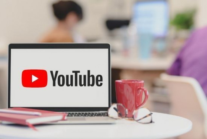 AI-Powered Hosts Take the Mic: YouTube Music Experiments With Virtual Radio DJs and Smart Commentary