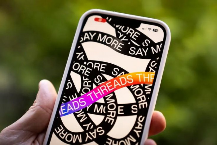 Threads Experiments with Long-Form Text Sharing